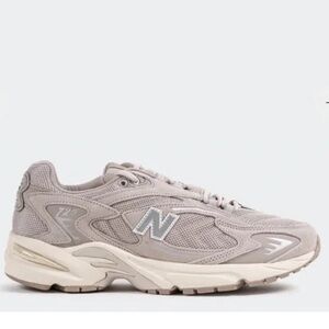 New Balance 725 Sneakers